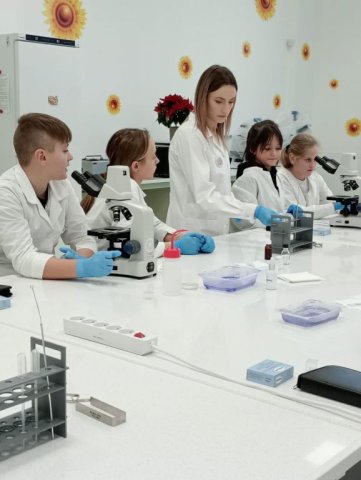 b_1024_768_0_00_images_2023_2024_Swiniuch_Klasy5CNL_410659627_820444609883489_3856458976546515201_n